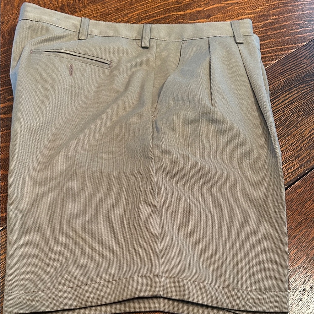 Croft & Barrow Men's sz38  Flat Front Shorts